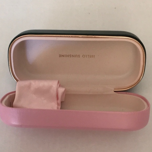 Kate Spade hard glass case with cleaning cloth - Picture 2 of 7